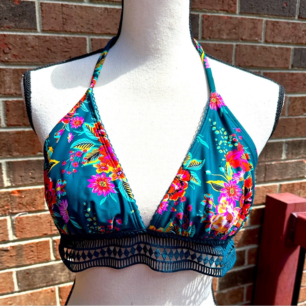 Xhilaration bikini top like new condition. Size XL.